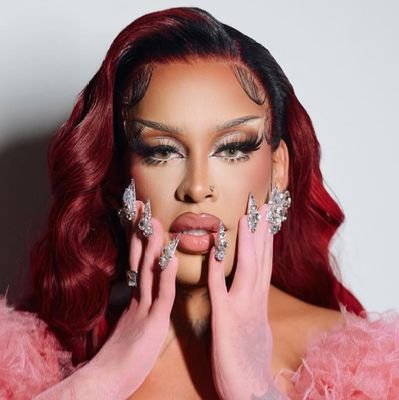 gloriagbrasil's profile picture. Há 7 anos, sua maior fonte de notícias da cantora, compositora e drag queen Gloria Groove. | @midiasggbr | Apoio: SB Music
