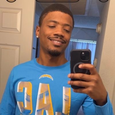 a67907514's profile picture. ChargersNation⚡️🏈 Notre dame 🏈🏀🔥🥍⚽️