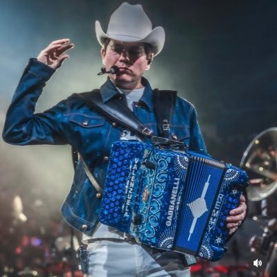 REMMYVALENZUELA's profile picture. CONTACTO +523333073293 Contacto@realvamusic.com No tengo mucho q decir Pero tengo mucho q dar Solo espero llegar a mi meta y q Dios me llene D bendiciones🤠🙏🏻