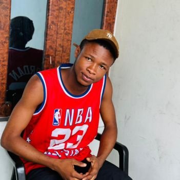 Divinemose15942's profile picture. Living my life,One day at a time 📴