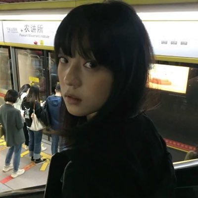 happyafterend's profile picture. 낡은 틀에 사람을 가두는 세력이 술렁인다