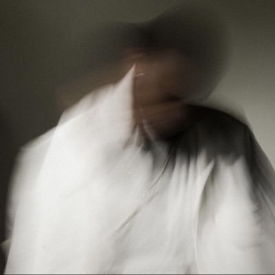 Cliinomania_'s profile picture. ولا شجرٌ يَلوذ بِه حَمامي