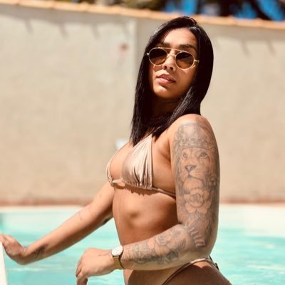 biaalmeida_09's profile picture. Não há competição, minha essência é única..✨