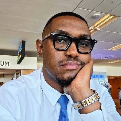 MKOnCue's profile picture. 🌍 Well-traveled 🇨🇳🇧🇷🇬🇧🇲🇺🇬🇭🇺🇲🇳🇦 | ✍️ Sharing thoughts & stories | 😏 Occasional mischief