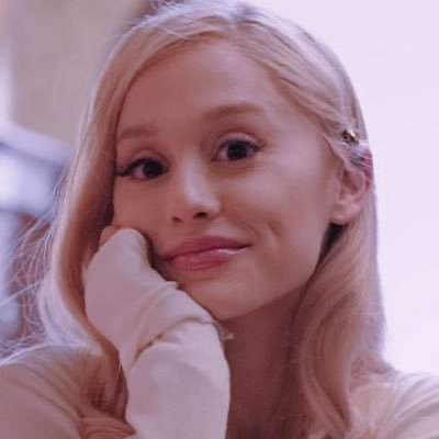 touchitbri's profile picture. fan account | “love u love u”