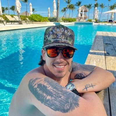 __dutchman__'s profile picture. slinger of janitorial/office supplies