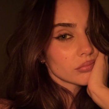 w_iiu1's profile picture. مثلي أنا مُحال .