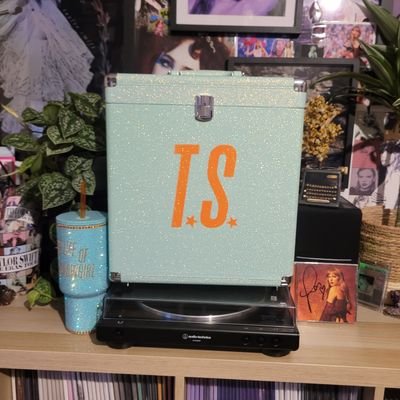 Jaksvinyls's profile picture. (Vinyls- 171) (CDs-45) (Cassettes- 10)
Feel free to ask questions.🧡
Est-2024