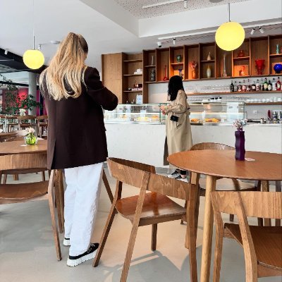 chon_kate's profile picture. Chasing the horizon, because that's where the magic begins