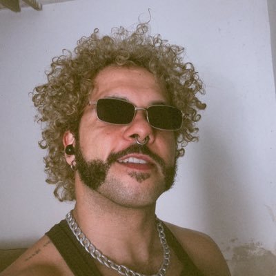 loe_theking's profile picture. o Pop depois da meia noite 🔥 🎙 . cantor . coreógrafo . ator. (ele/dele) . bi 🏳️‍🌈