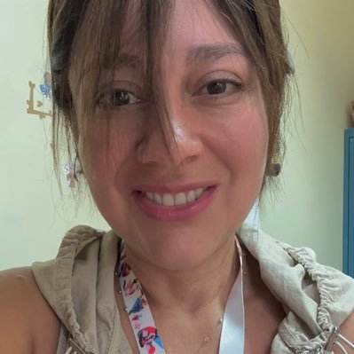 tardeescaramelo's profile picture. … “dónde ha volado, no, dónde ha caído, arrugado e inútil, el día que perdimos”.. ❤️📚✨