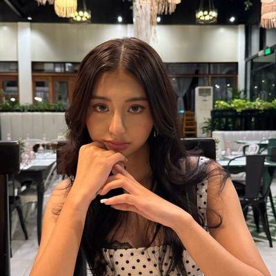 teatjer's profile picture. https://t.co/vcqpTykRJW A elegant sylph in silk-lit reverie, she pirouettes through camera flashes—kissing frame with velvet poise and darling charm.