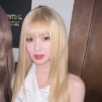 whenfl0werbloom's profile picture. 👩🏻‍❤️‍💋‍👨🏼