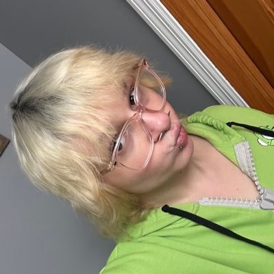 millicentwillow's profile picture. 🏳️‍⚧️ puppy tranny posting porn & etc. ♱ she/her ♱ I have vitiligo, audhd, bipolar, and type 1 diabetes ♱ taken by @Miilkyboi + gf ♱ anon q&a, click link!