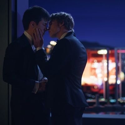 Ivyreadsromance's profile picture. This is such a bad idea. What is? 📖💕 /minors DNI - 18+ / 🌈