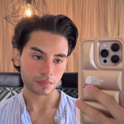 ricardoleoncl's profile picture. Fea pero Aventada 🤷🏻‍♂️