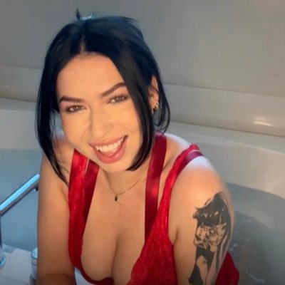 EllaDelly2001's profile picture. 