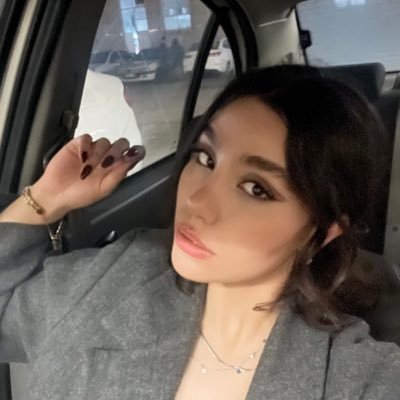 iheliarjbi's profile picture. من اما نمیمیرم من ماهی میشوم.