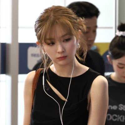 jitbakgae's profile picture. “i pour my heart and soul into my music. even if we speak different languages, i hope you listen to my story.”