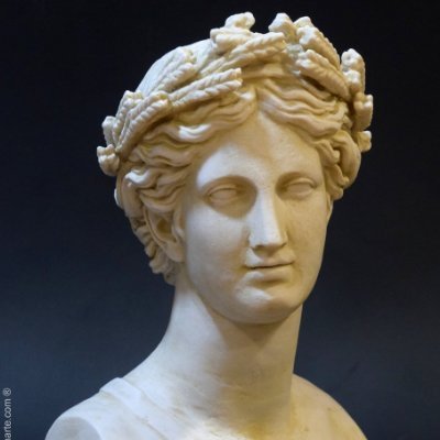 LaTsarineAna's profile picture. "Aussi petite qu'elle soit, la fourmi a aussi sa colère"   
"ελευθερία ή θάνατος" -  ταφόφιλος   ⛔ DM