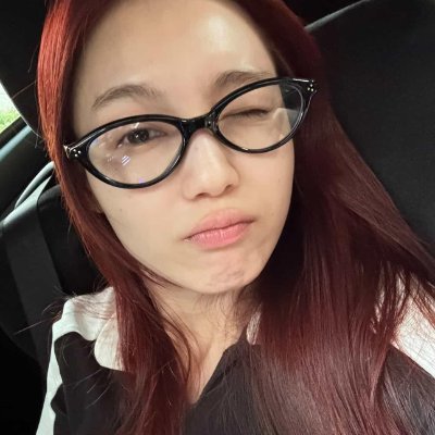 alba_wg's profile picture. she/her 🖤💜 | some days I like words more than people. @carrieffisher | currently in my มิ้ลค์เลิฟ era