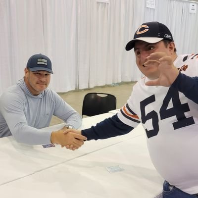 BearstownSox35's profile picture. Die hard white  sox fan and bearsfan  2018 @NBCSBeerMoney Champion kelly h.s  grad  108er  sox season ticket hold