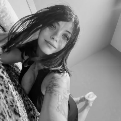 e_leono_ra's profile picture. ❤️‍🔥🦌𝒮𝑒𝒶́𝓃 𝒪𝓃𝑜 ℒ𝑒𝓃𝓃𝑜𝓃 𝓂𝓎 𝒮𝑜𝓊𝓁 -`♡´- Vegan Activist, Meditation,Yoga.🤍Yoko&John