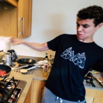 gruseless's profile picture. slightly naive and overly hopeful