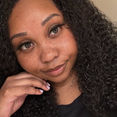 JULEZgetsLIVE's profile picture. Sharing my thoughts 🫶🏽 🔺👇🏾Follow me on TikTok ✨✨