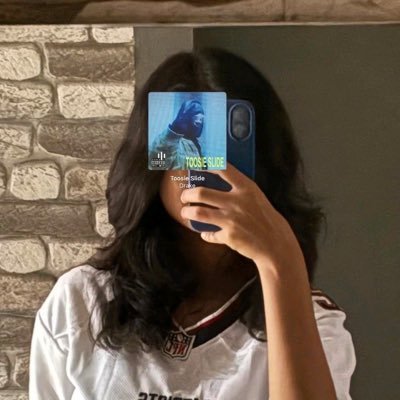 v11bao's profile picture. أحاول اهرب من افكاري