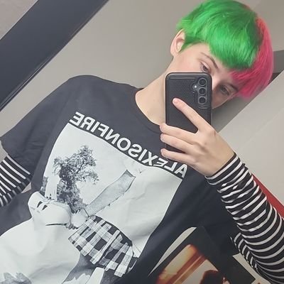 songabtsunshine's profile picture. I want to feel something more, just something at all