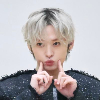 t_candesaurus's profile picture. '02 line🔞 // skz⁸ and I against the world😼🫵🏻