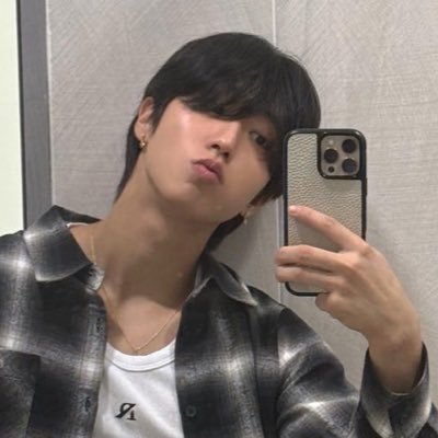 staycbaseone's profile picture. skz stayc zb1 woodz