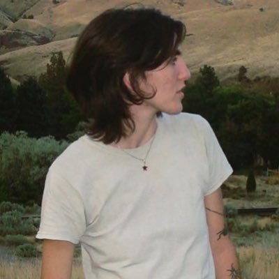 lavbutch's profile picture. local crybaby butch in your area ⟢ 🌙🎧🍂🏛️