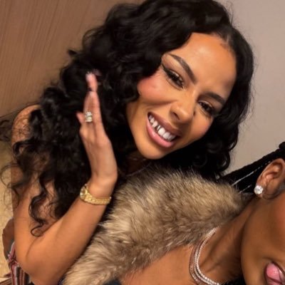 keytoyourflat's profile picture. good times.