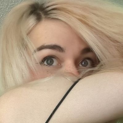 oncloud_e's profile picture. i don't know what sex is, be nice to me 💗         

streaming live MTThF at 5pm est