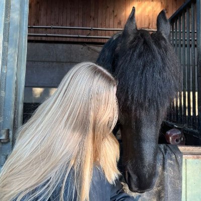 kooh242we4's profile picture. Every ending hides a new beginning.