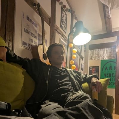 Archile_'s profile picture. L'arbre de la vie peut être représenté sous la forme d'un corail
Il devait s'assoeir 30 secondes, il s'est assit 20 ans

Sympathisant de Gauche , engagé UNEF-RS