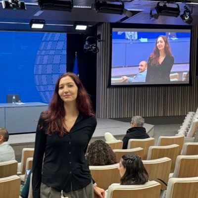 GeorgianaValC's profile picture. Journalist. Personal interest: disinformation and Russian propaganda. Passionate about the history of communism.