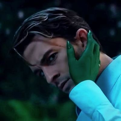 natreasvre's profile picture. genuinely self-absorbed and deeply shallow