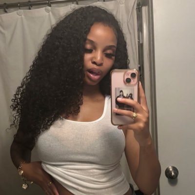 kissesfrmtyetye's profile picture. ig-kissesfrmtyetye