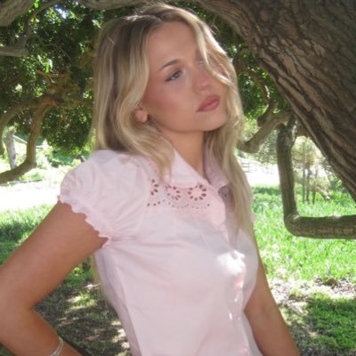 mooondvst's profile picture. welcome to my girl blog