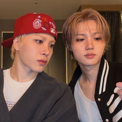 deviilight's profile picture. #MENGRANT | Isinya soal ngomelin dunia BA 🤗❤️‍🩹, iyh ak jualan bobux di @eusaturnet 🍬 kadang ya pamer foto rosblok with 🐺💍