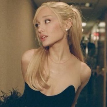 dayasrussell's profile picture. defence attorney for all female celebs