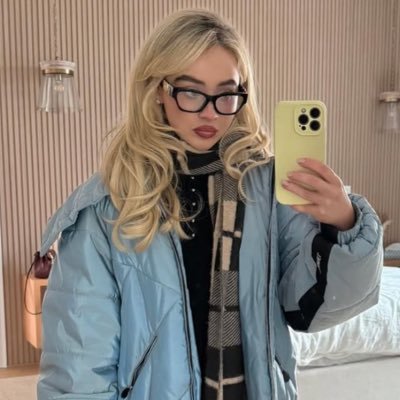 caitfemmes's profile picture. lesbian princess 🐇 @butchviolets