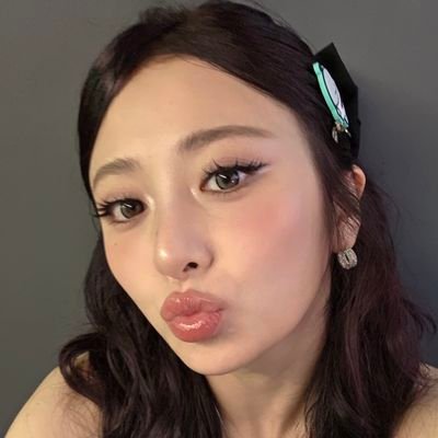 ssnowyblue's profile picture. Sabrina Carpenter, Le Sserafim, Billlie, Ifeye,Twice...