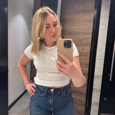 Carolineradoux's profile picture. 