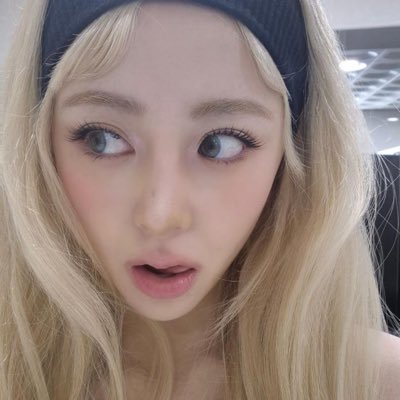 bluer1na's profile picture. #윤진 #제니