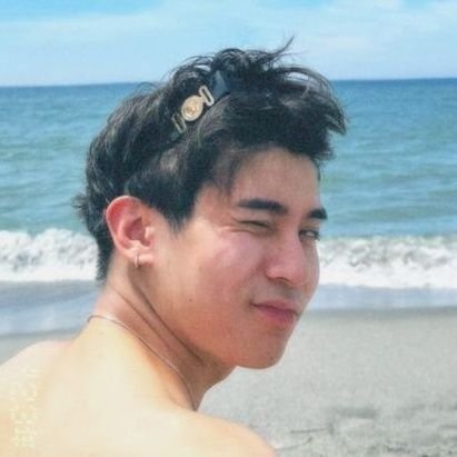 chrstn_mkbrnt's profile picture. 