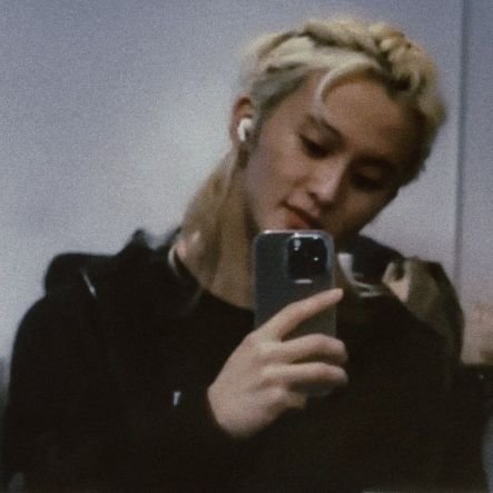 IK0NCTY_'s profile picture. 26 ✨️; She/her
one direction/squad                                                      
ult:exo nct ikon astro The rose shinee atz Bigbang ; &team enthousiat